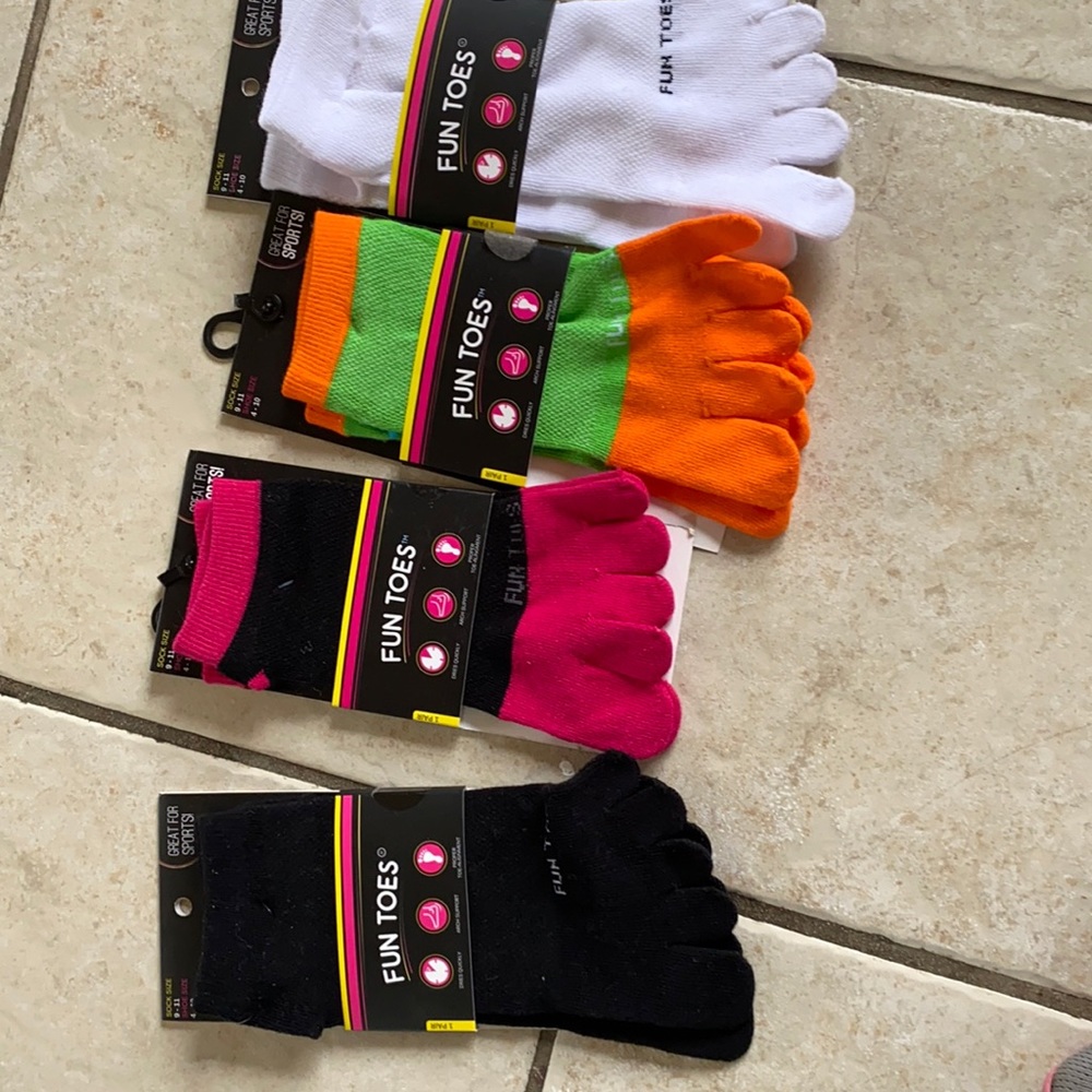 Fun toes socks